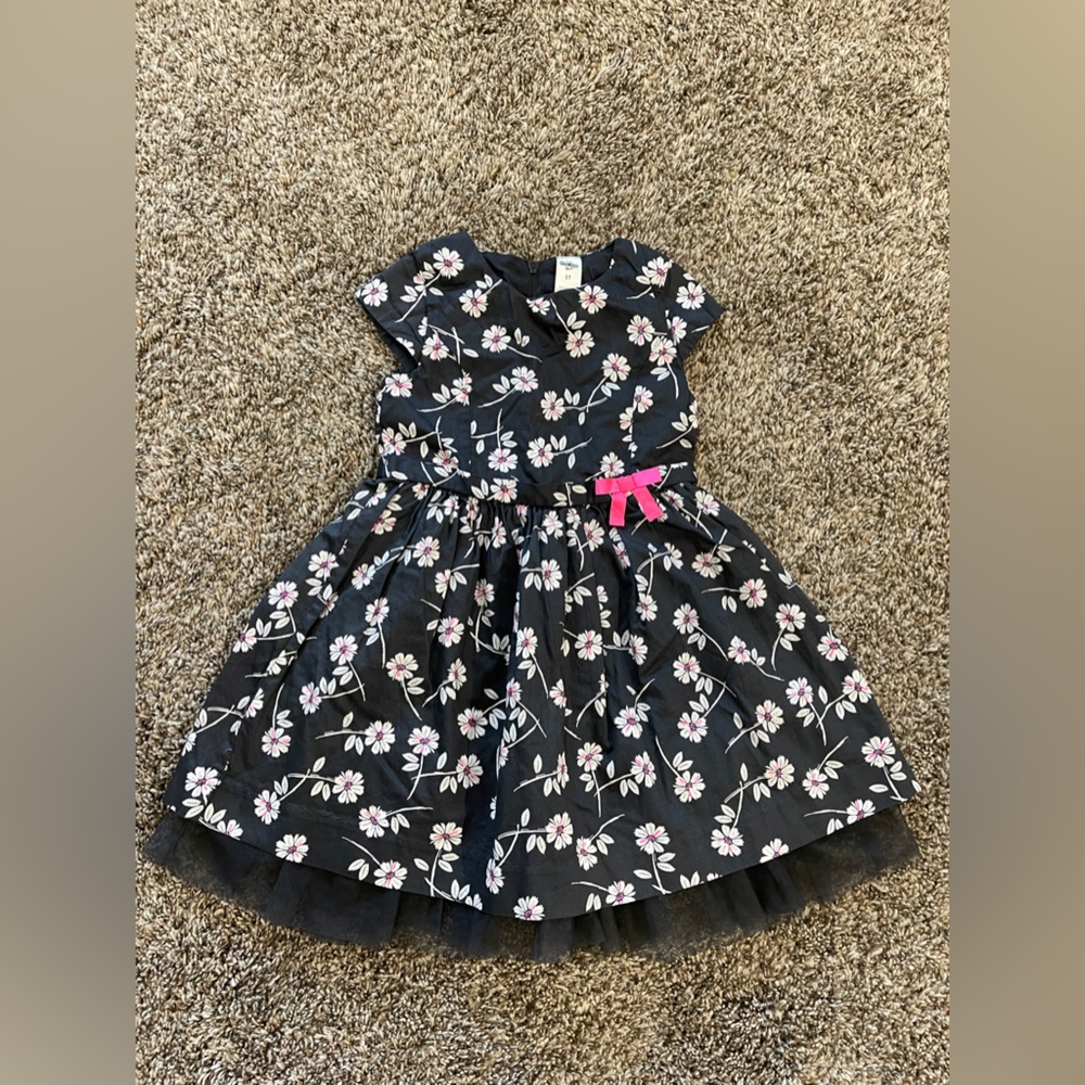 Carters floral print dress size 5t. Never worn no tags
